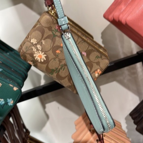 Coach Corner Zip Wristlet NWT - Picture 12 of 15